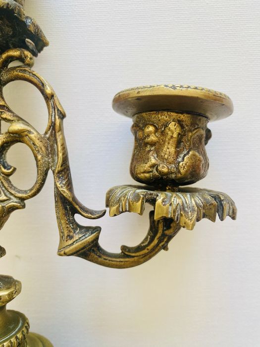 Candelabro duplo em metal/bronzevantigo