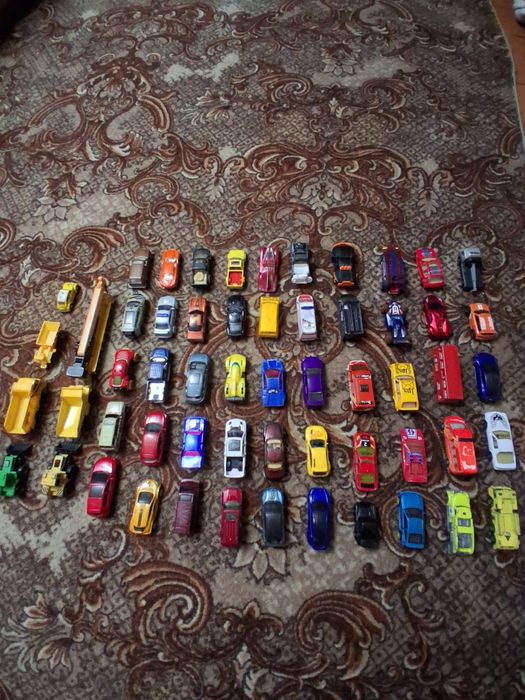 Машинки хотвілс..