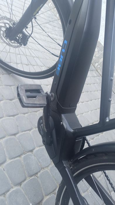 Електровелосипед cube