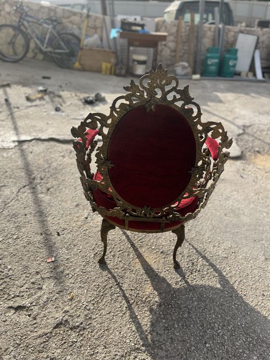 Poltrona Rococó Antiga em Veludo Vermelho e latão