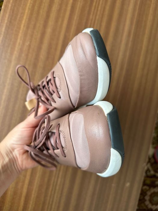 Снікерси, жіноче демісезонне взуття Clarks 39 розмір, кросівки