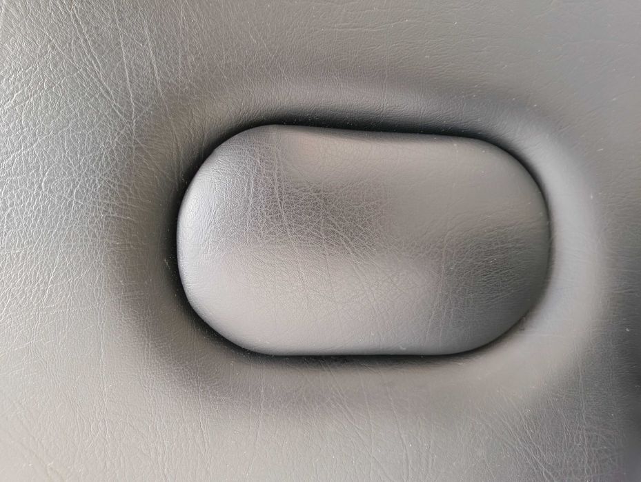 Marquesa clínica com buraco facial, como nova.