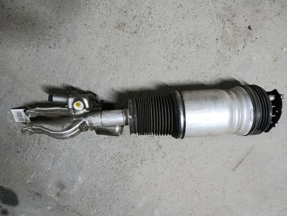 Пневмостійка передня  Rivian r1S