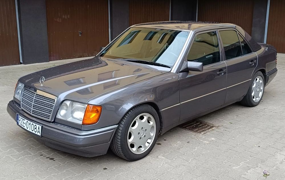 Mercedes-Benz Klasa E W124, zadbany zabytek