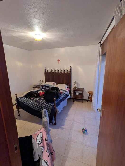 Cama em madeira 1.40 x 2.00