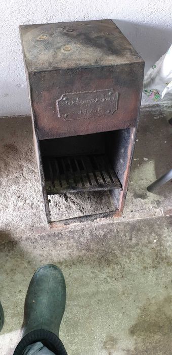 Kominek zabytkowy sygnowany myśliwski