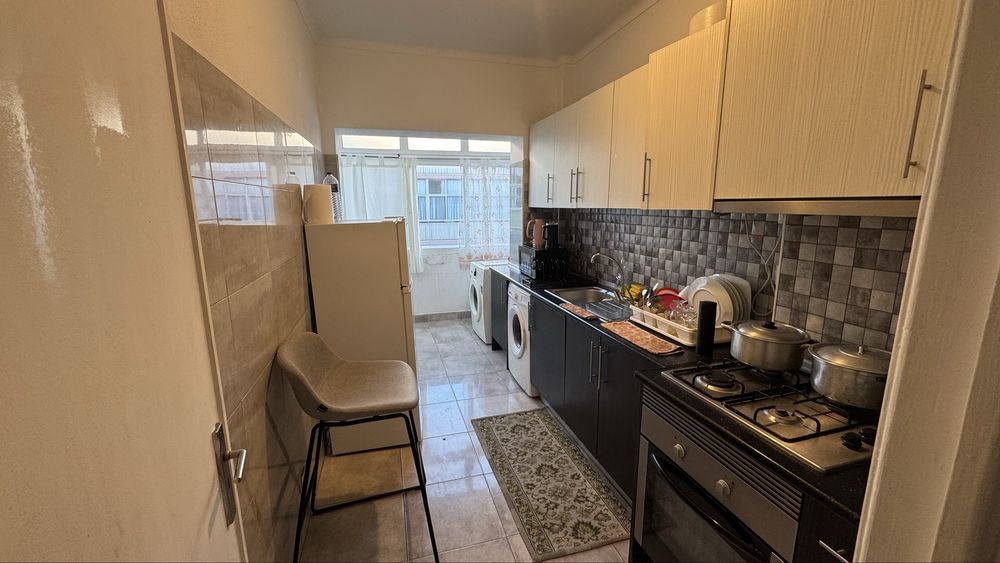 Arrenda-se quarto casal no centro de corroios.