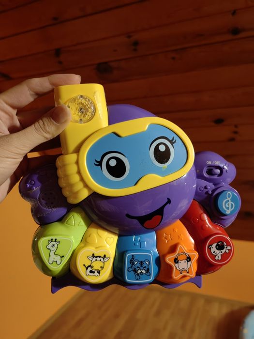 Grająca ośmiornica świeci