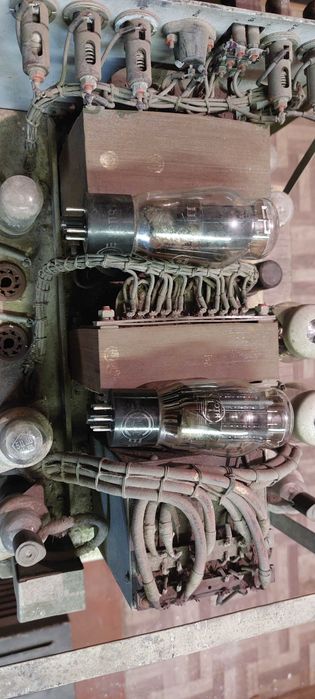 підсилювач низької частлти., блок живлення.
