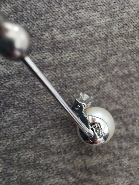 Broszka szpilka złota 585 brylant perła