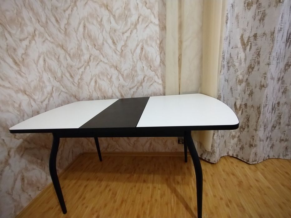 Стіл розкладний новий