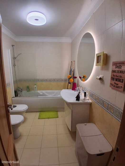 Apartamento T3 com varanda em Carcavelos