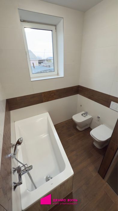 Дом с озером, террасой и зоной барбекю — Подгороднее