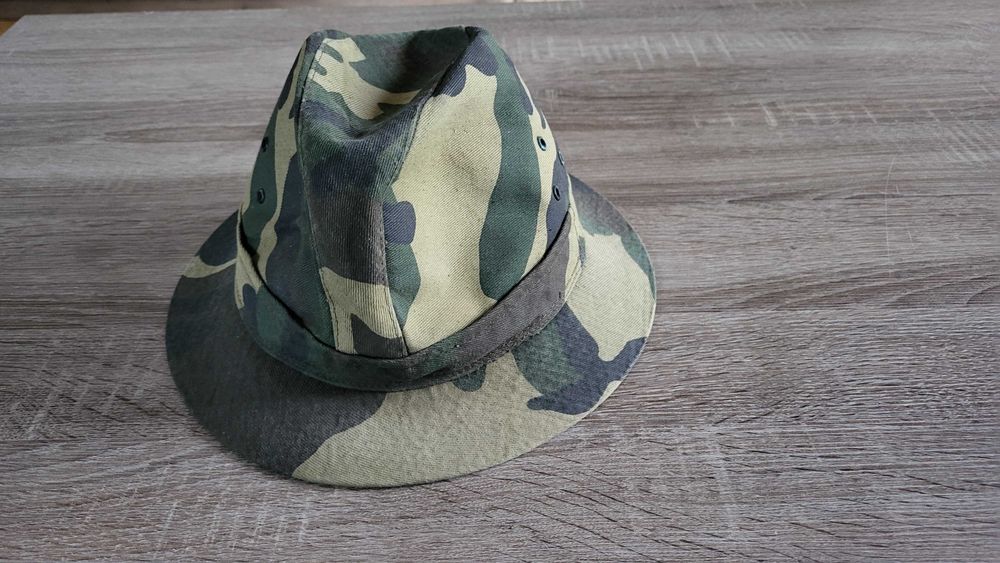 czapka kapelusz moro, dł. ronda 27 cm, szer 26 cm. Obw. głowy 56 cm