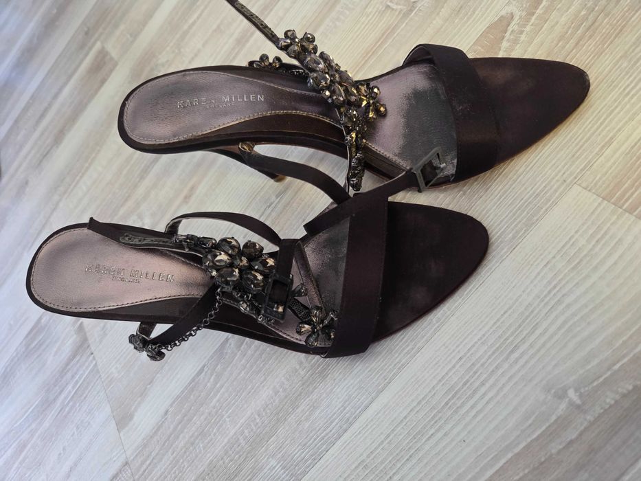 Sandały Karen Millen r. 37 – satynowe z ozdobnymi kryształkami, eleganckie