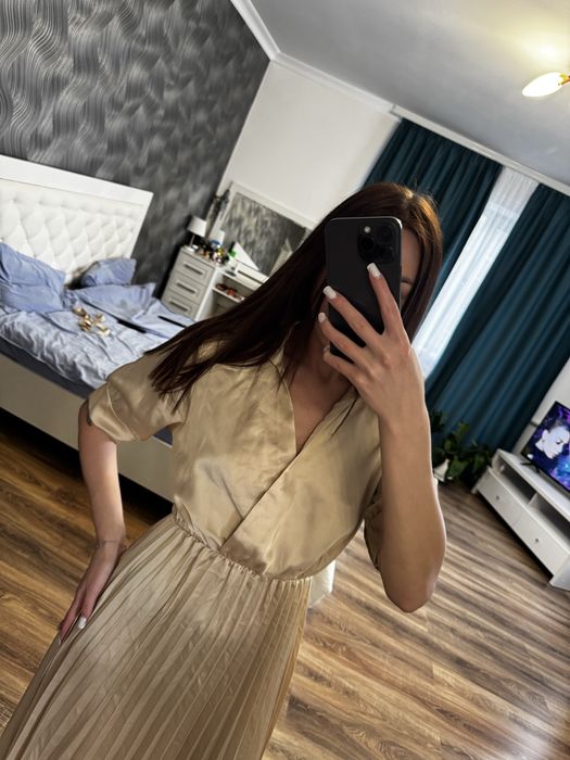 Святкова сукня міді