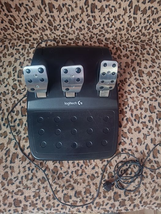 Sprzedam kierownicę Logitech 920