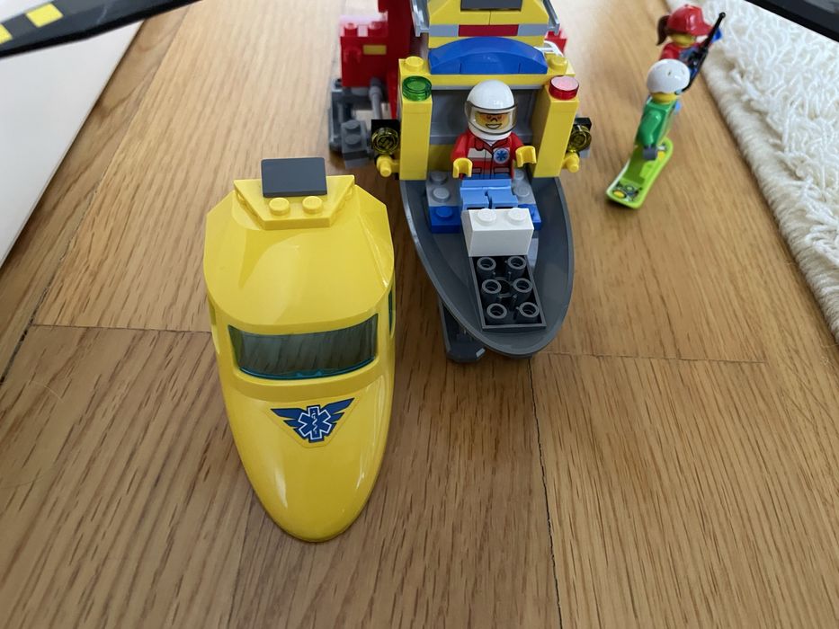LEGO City 60179 - Ambulance Helicopter - 60179 (Idade mínima: 5)