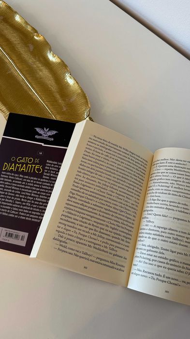 2 Livros - Dorothy L. Sayers (O Gato de Diamantes/O Crime Exige Propaganda)