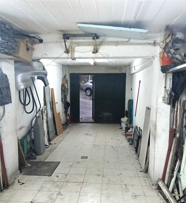 Garagem à Venda em Arruda dos Vinhos – 45,5 m² com WC e Contadores Independentes