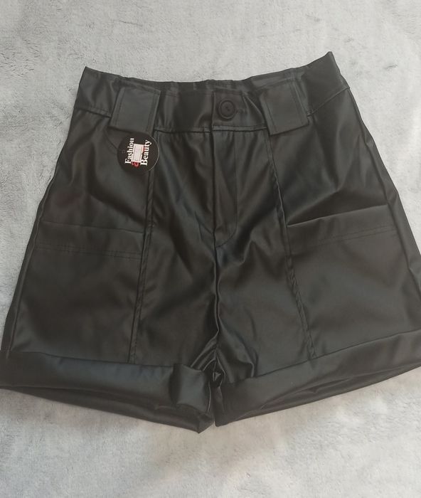 Шорти  нові,розмір 2.