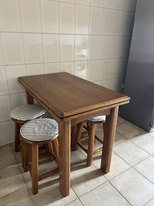 Mesa cozinha extensível + 4 bancos