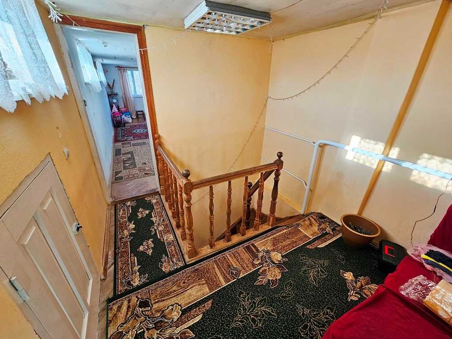 Продається добротний цегляний будинок з гаражем та літньою кухнею...