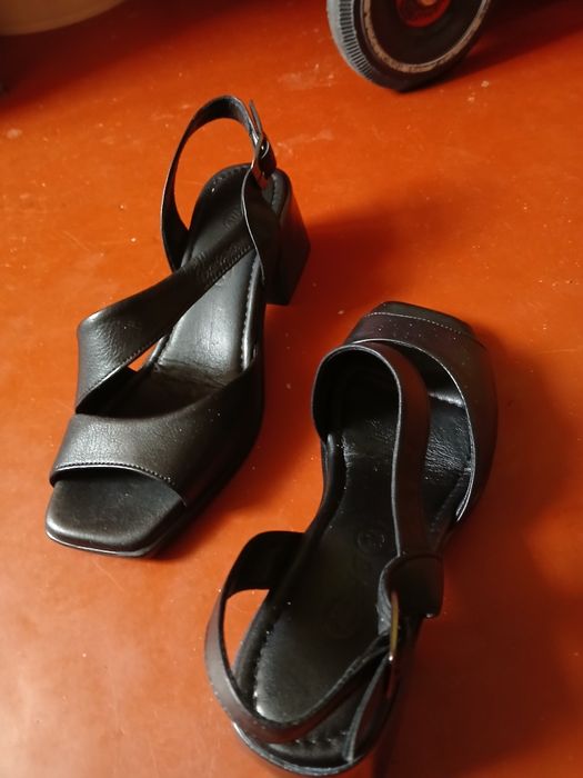 Женские кожаные босоножки