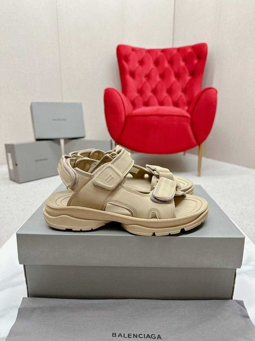 Balenciaga Buty, sandaly klapki, skora 080217