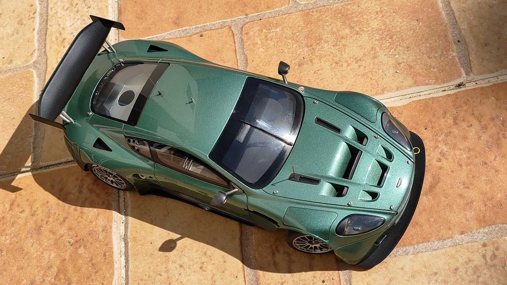 Aston Martin DB9R 24 hrs Le Mans 2005 Plain Body Version AutoArt