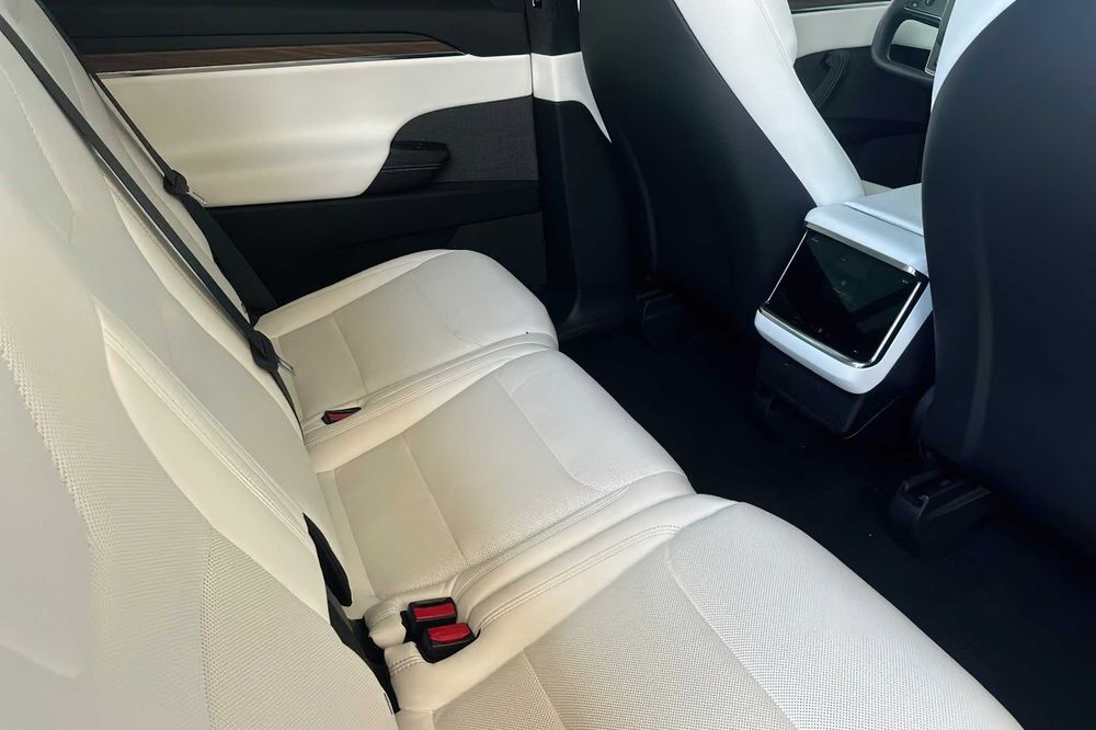 Tesla Model X      2022