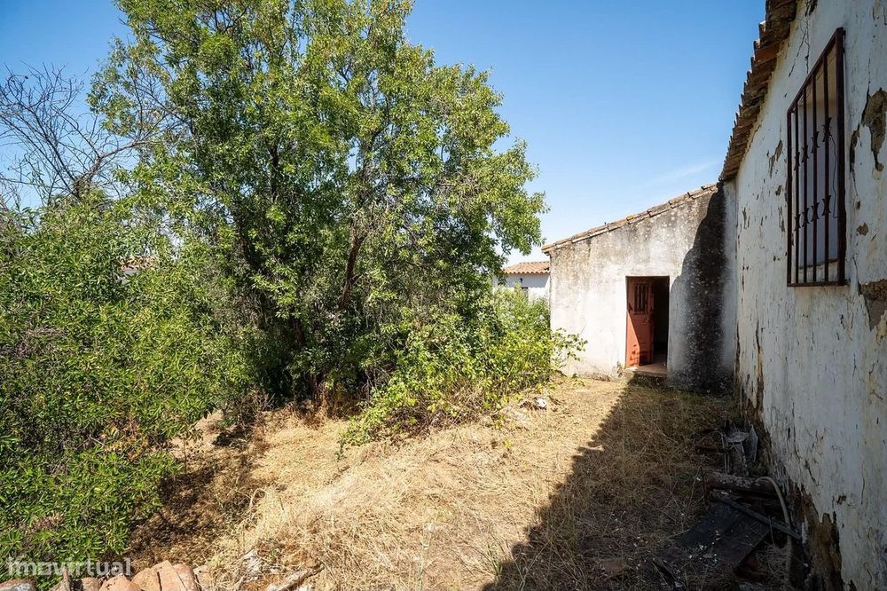Detached House with Land for Restoration in Corte Pinto – Mina São Domingos