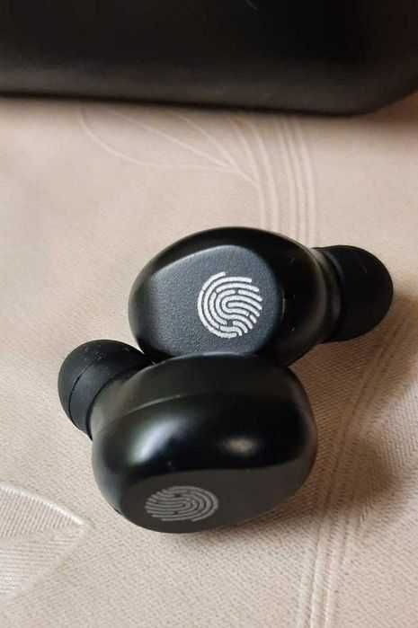 Беспроводные Bluetooth Наушники Amoi F9 Black с Зарядным Кейсом