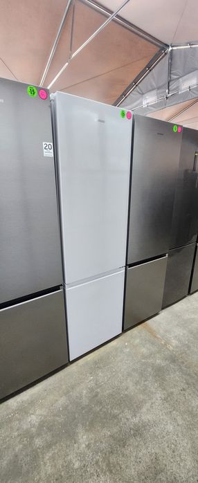 JANKI, ul. WSPÓLNA 6 Lodówka Samsung 2m biała