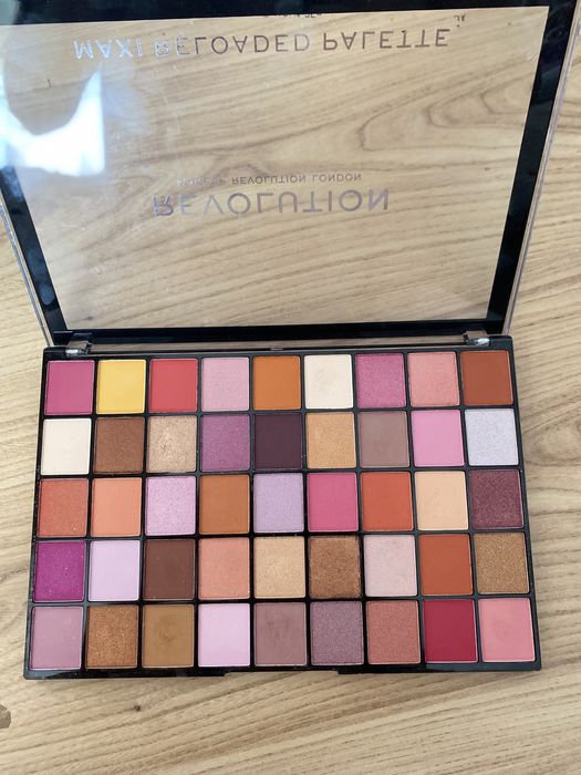 Paletka cieni do makijazu Revolution