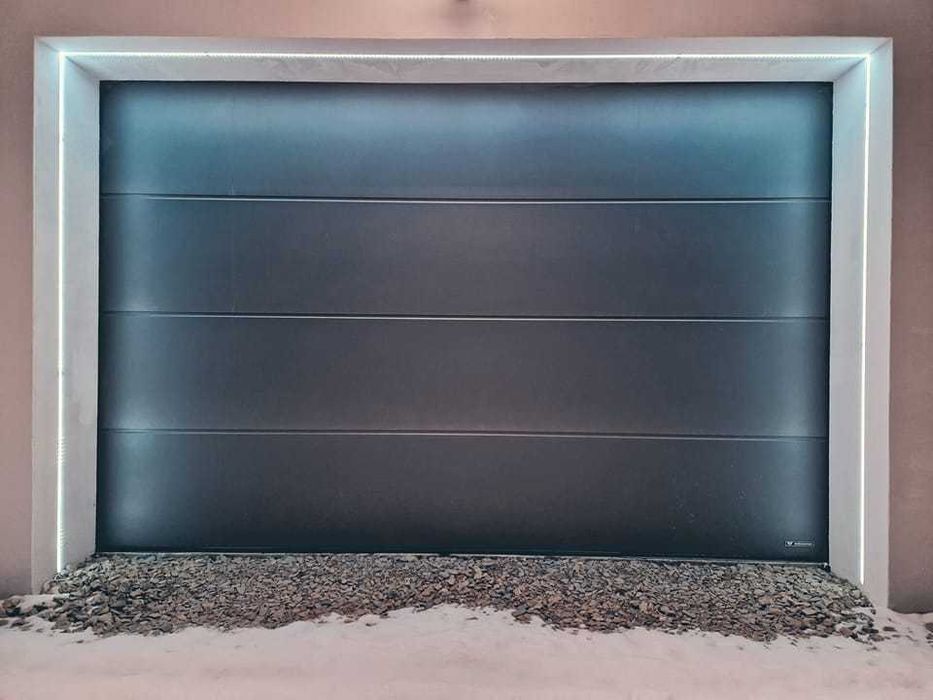 Brama garażowa Wiśniowski segmentowa automatyczna z napędem