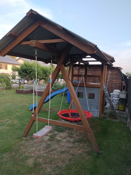 Domek dla dzieci, zjeżdżalnia, huśtawka,