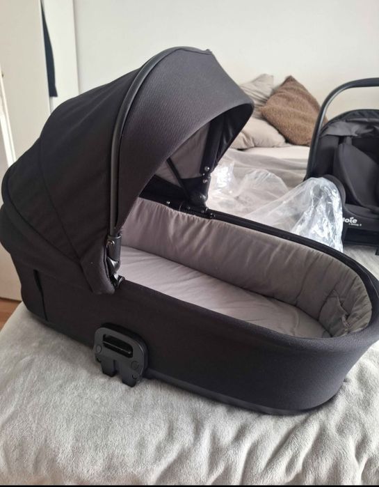 Wózek Roan Ivi 2.0 Fotelik Joie iSnug 2