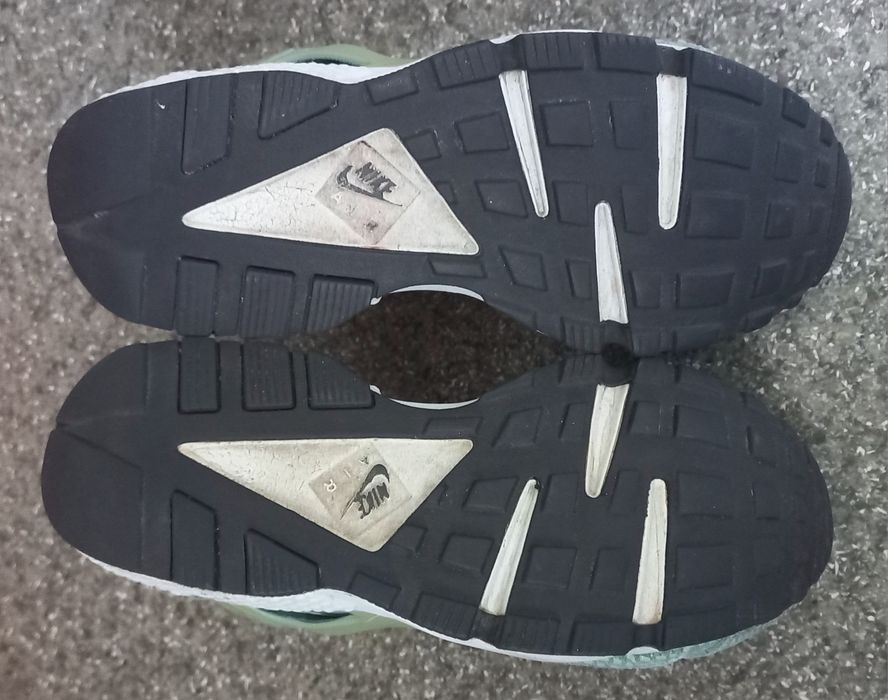 Жіночі кросівки Nike Air Huarache розмір 39