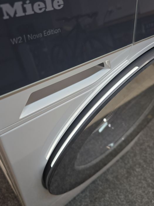Найтехнологічніша пральна машина Miele W2 модель WQ1000 2025 рік