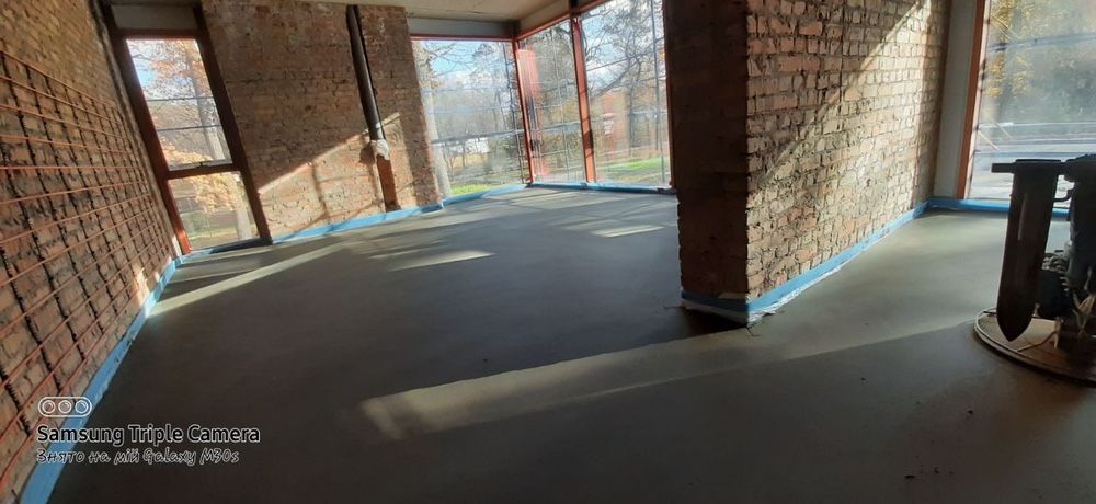 Стяжка підлоги та вапняно цементна штукатурка стін машиним методом