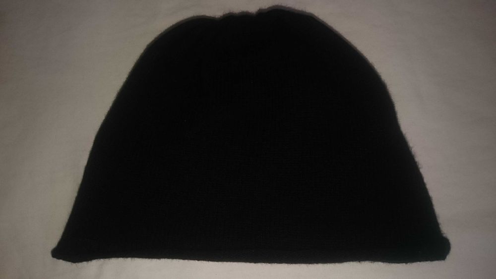 Классная шапочка шапка BENETTON из мягкой шерсти