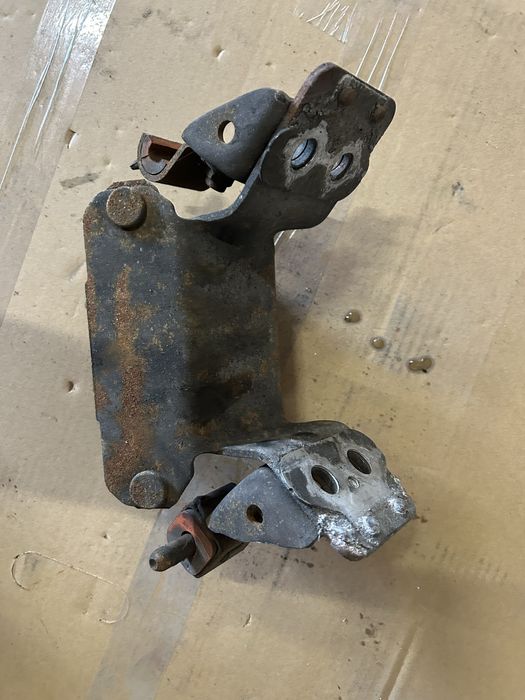 Ford f150 poduszka skrzyni biegow 09-14