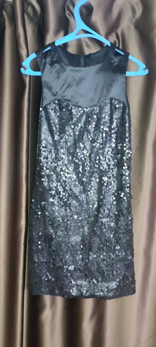 Сукня чорна с пайетками