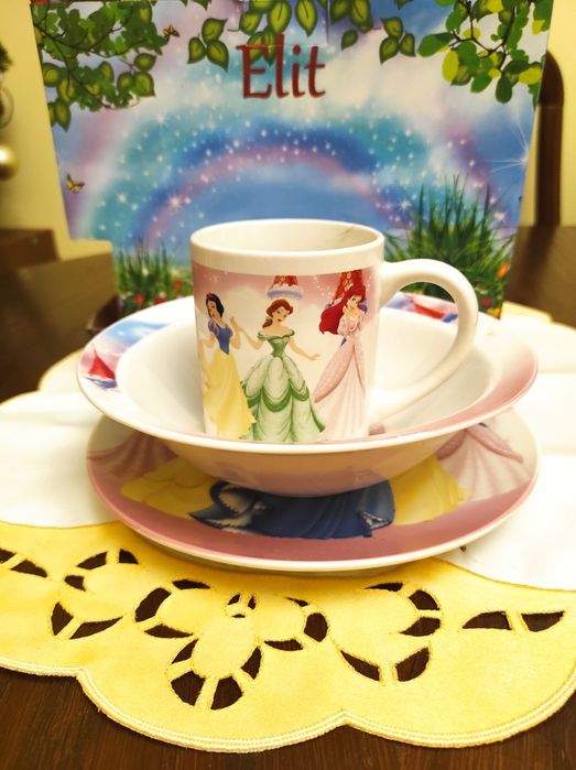 Посуда дитяча; фарфор ; для дівчинки.