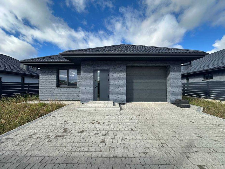 Продам будинок з гаражем на ділянці 5 сот. Без комісії для покупця!!!