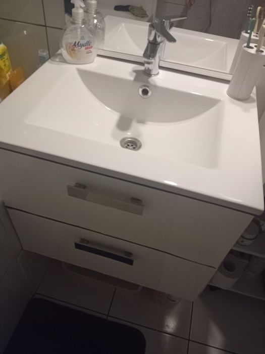 Zlew łazienkowy biały