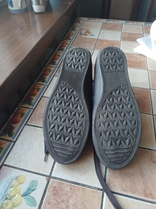 Sprzedam trampki skórzane