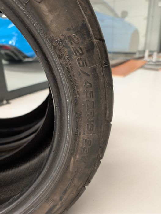 2x pneus 225/45R16 Nankang NS2R praticamente novos