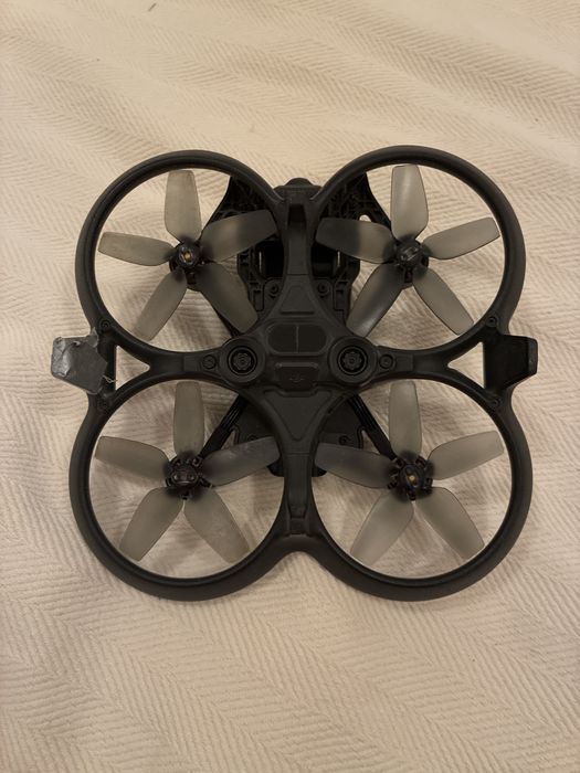 DJI AVATA Тільки дрон зі зарядкою і батарєю терміновий продаж